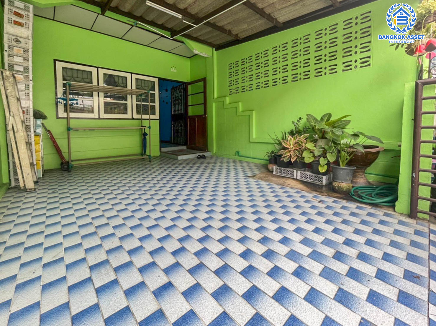 ทาวน์เฮ้าส์มือสองย่านนนทบุรี ม.จิตตกาญจน์วิลล่า บางใหญ่-เซ็นทรัลเวสต์เกต เนื้อที่ 16 ตร.ว. ฟังก์ชัน 2 ห้องนอน 2 ห้องน้ำ 1 ที่จอดรถ บ้านทาสีใหม่ พร้อมเข้าอยู่ บนทำเลเดินทางง่าย เพียง 10 นาที ถึงเซ็นทรัลเวสท์เกต และรถไฟฟ้าสายสีม่วง "สถานีสามแยกบางไผ่"...